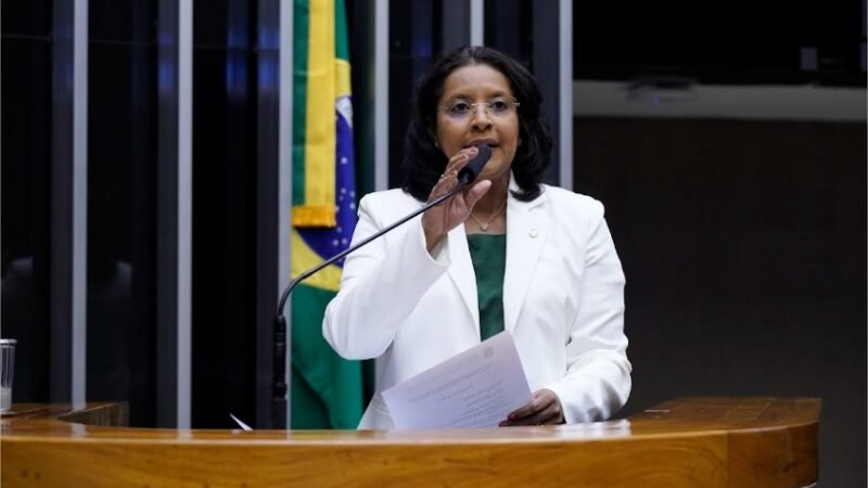 Gisela propõe fim do cartão de crédito consignado para conter endividamento; ‘dívidas causam até suicídio’