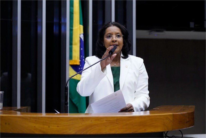 Gisela propõe fim do cartão de crédito consignado para conter endividamento; ‘dívidas causam até suicídio’