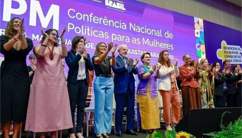 Lula sanciona lei que amplia licença-maternidade