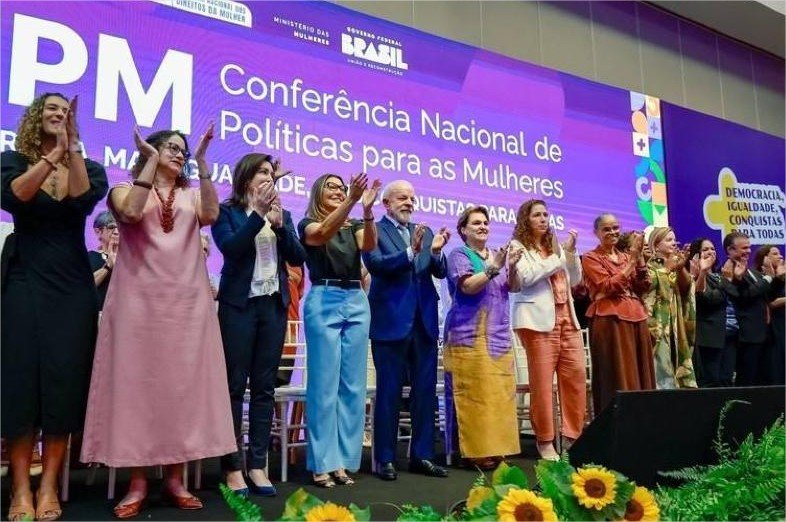 Lula sanciona lei que amplia licença-maternidade