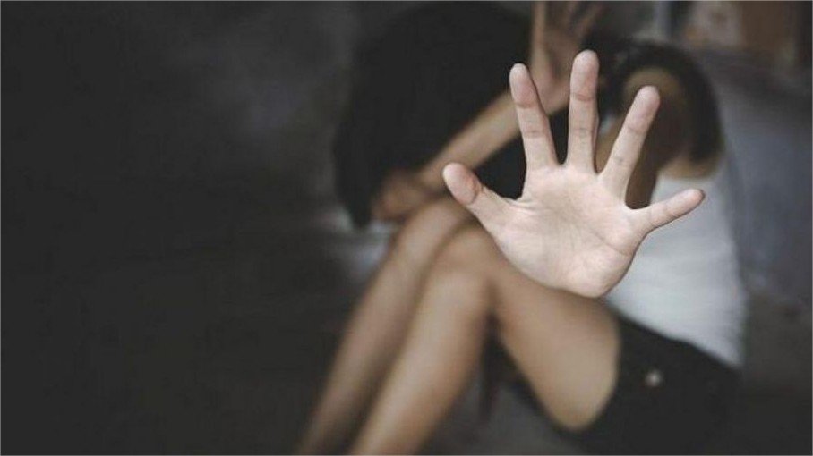 Mãe flagra estupro da filha de 8 anos e padrasto é preso