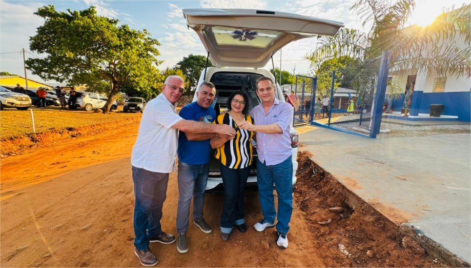 Wilson Santos entrega ambulância à comunidade rural de Chapada dos Guimarães