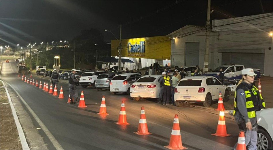 Fiscalização da Lei Seca prende 13 condutores embriagados na madrugada deste sábado (4)