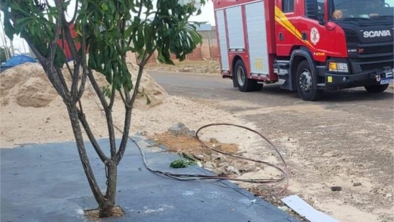 Corpo de Bombeiros orienta sobre como agir em caso de queda de fio energizado em via pública