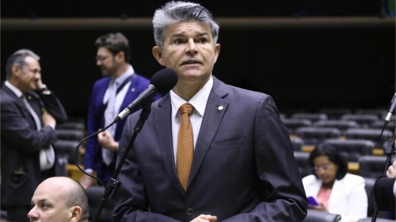 Medeiros apresenta moção de pesar por policiais mortos em operação no Rio de Janeiro