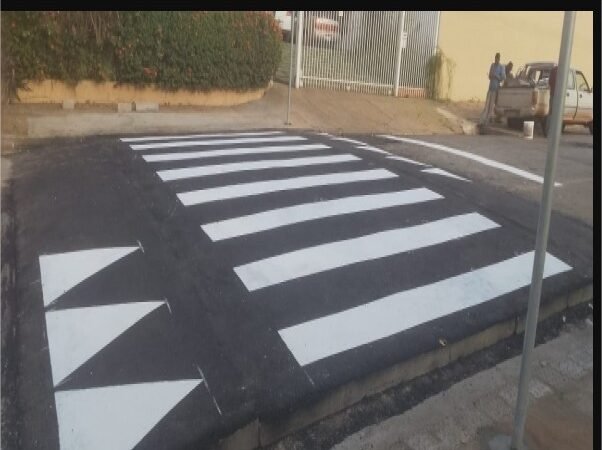 Bairros de Cuiabá recebem melhorias após indicações da presidente da Câmara