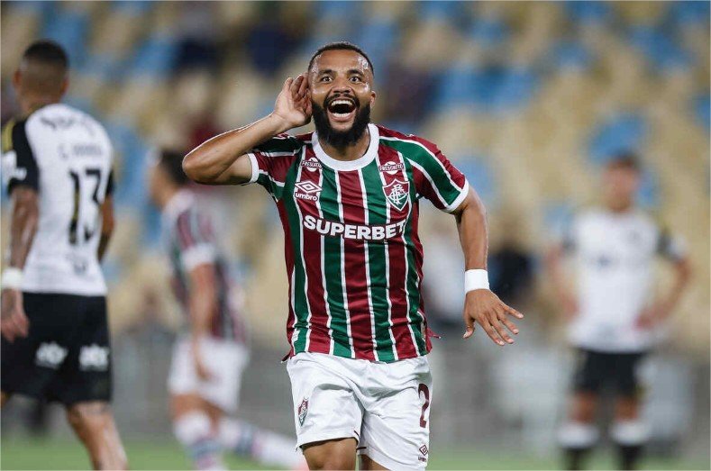 Fluminense vence o Galo no Maracanã e encosta no G6 do Brasileiro