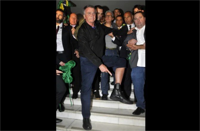 O que ocorreu às 0h08? O alerta que levou à prisão de Bolsonaro