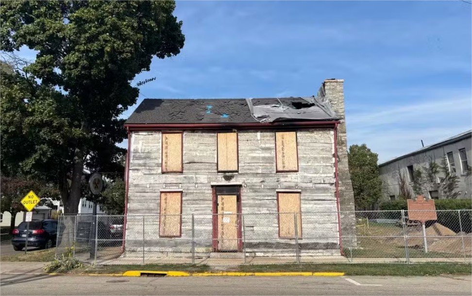 Incêndio que atingiu taverna do século 19 nos EUA revelou 4,5 mil itens antigos