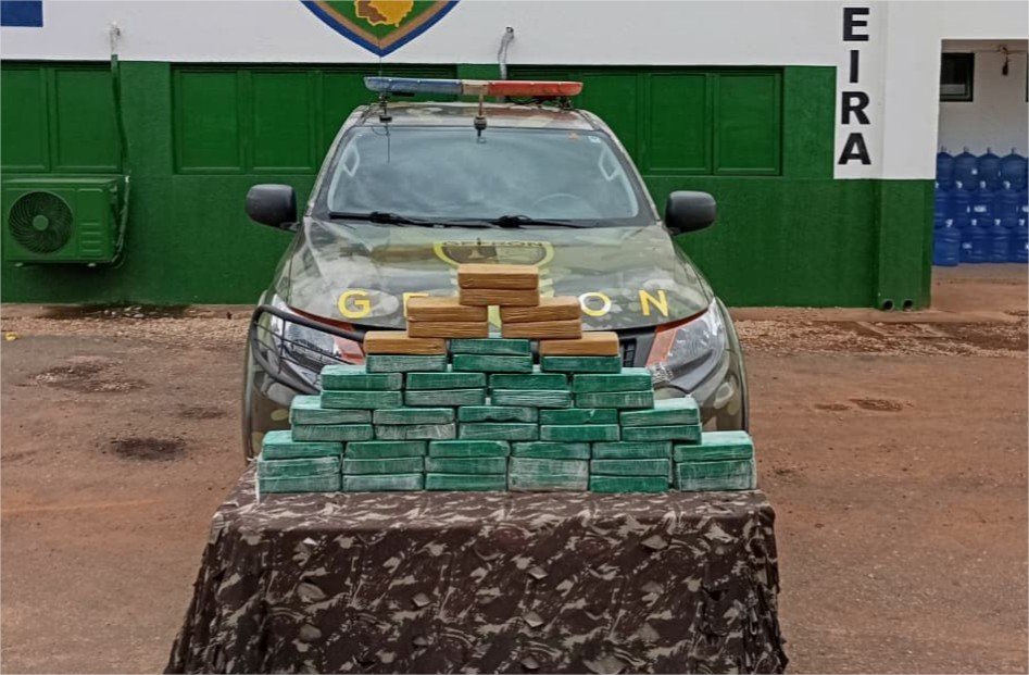 Gefron apreende 48 tabletes de cocaína e causa prejuízo de R$ 864 mil às facções criminosas
