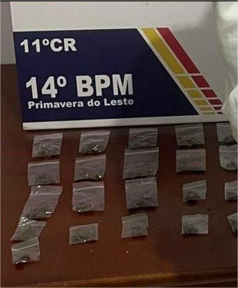 PM prende dois homens por tráfico de drogas e apreende porções de entorpecentes
