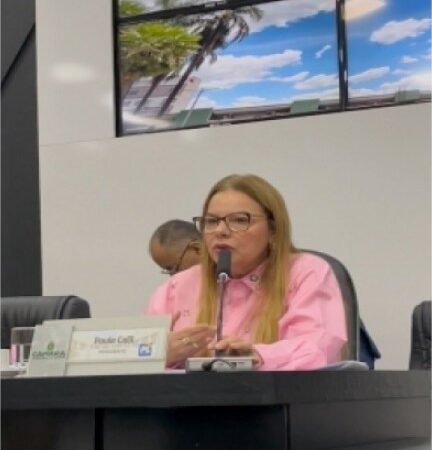 Bairros de Cuiabá serão contemplados com asfalto após articulação da vereadora Paula Calil