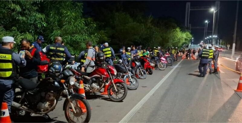 Operações Lei Seca prendem 51 condutores por retirar placa ou adulterar chassi