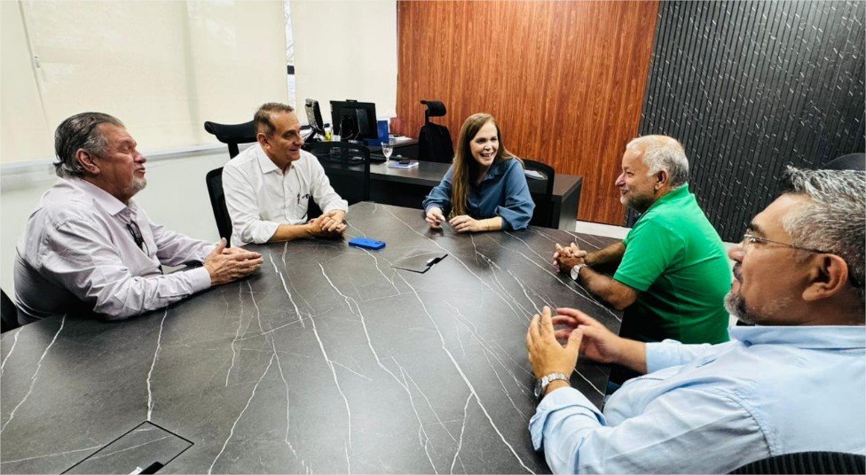 Wilson Santos articula alternativas de crédito para reconstrução do Shopping Popular com Desenvolve MT