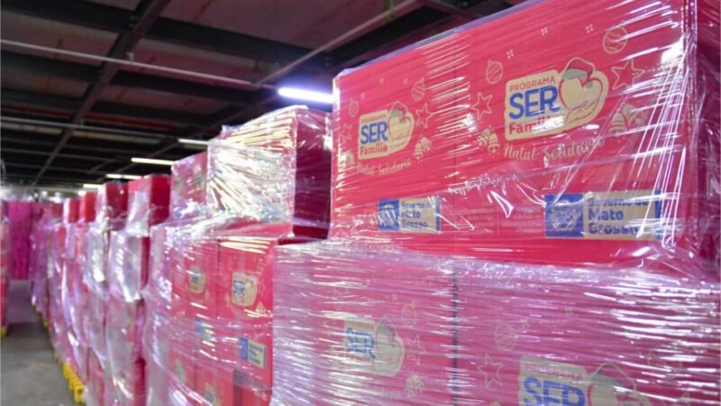 Governo de MT entrega cestas e kits de Natal a famílias vulneráveis de Cuiabá nesta quinta-feira (11)