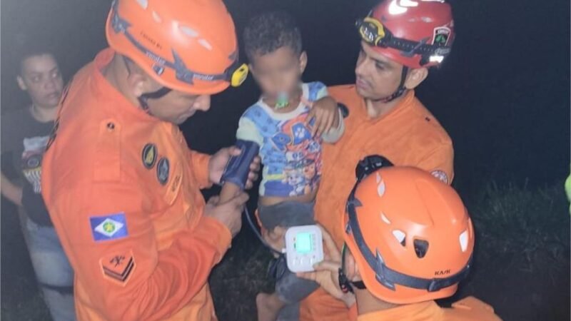 Corpo de Bombeiros localiza criança de quatro anos que desapareceu em área de mata
