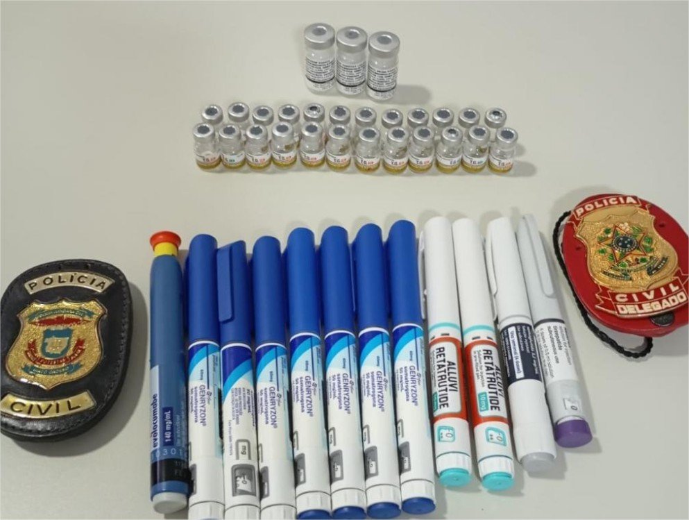 Polícia Civil e Vigilância Sanitária apreendem medicamentos irregulares em clínica de Barra do Garças