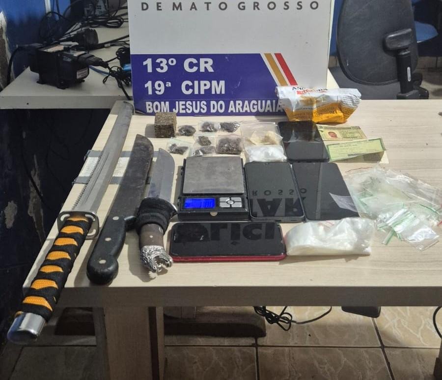 Polícia Militar detém quadrilha por tráfico e localiza drogas escondidas no forro do teto