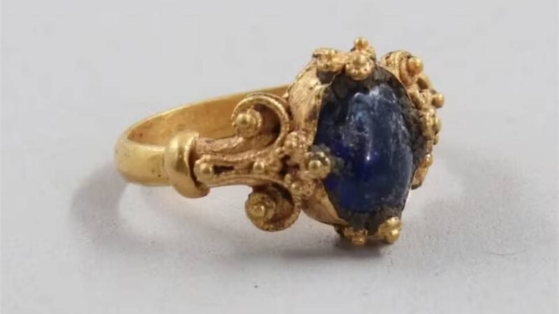 Anel medieval de ouro impecável é descoberto em Tønsberg, na Noruega