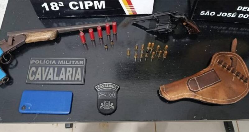 Cavalaria da Polícia Militar prende faccionado com duas armas de fogo e munições em São José do Rio Claro