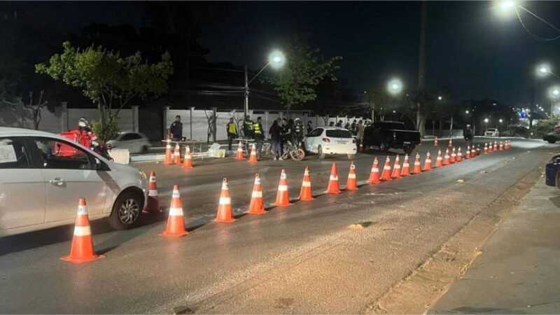 Operação Lei Seca em avenida de Cuiabá resulta em 10 motoristas presos
