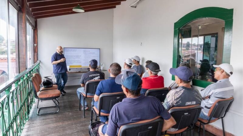 Pescadores recebem formação em condução de pesca esportiva e fortalecem turismo sustentável