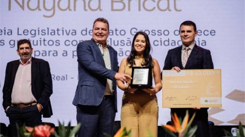 Presidente Max Russi entrega prêmios do 1º Troféu Parlamento de Jornalismo