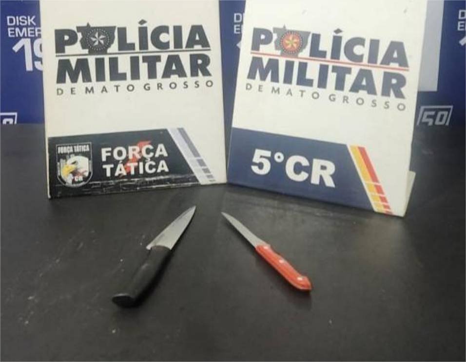 Força Tática prende mulher suspeita por tentativa de homicídio e apreende duas facas em Barra do Garças