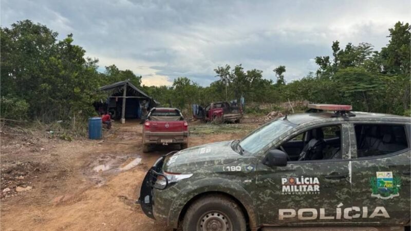 Polícia Militar apreende equipamentos e fecha garimpo irregular em zona rural de Nossa Senhora do Livramento