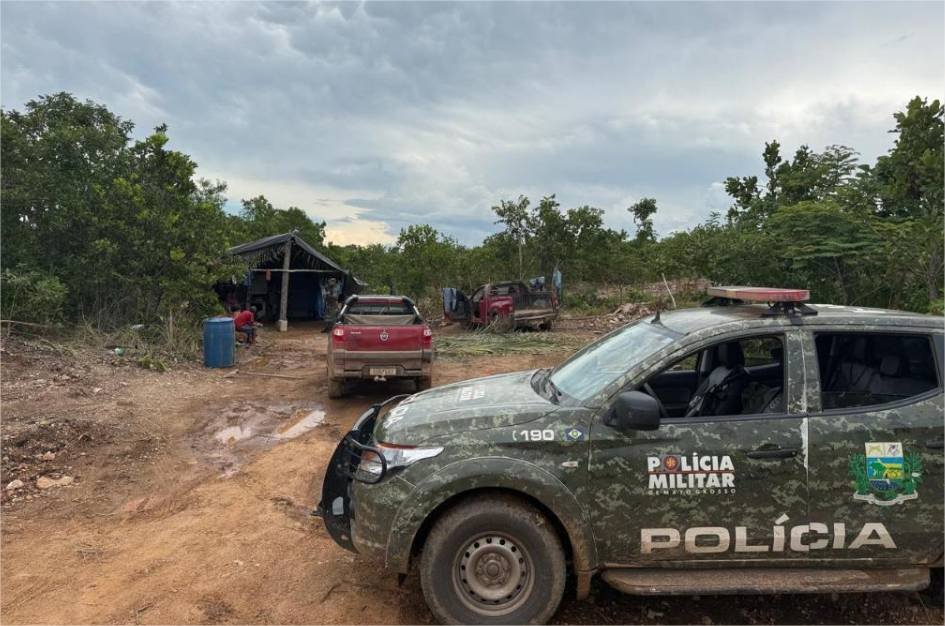 Polícia Militar apreende equipamentos e fecha garimpo irregular em zona rural de Nossa Senhora do Livramento