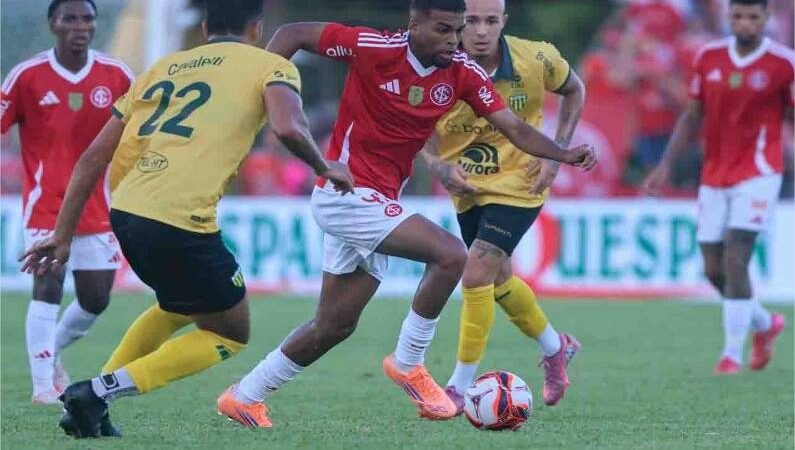 Internacional vacila no fim e leva virada do Ypiranga pelo Gaúcho
