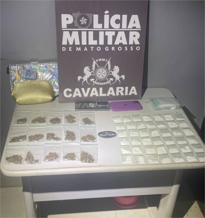 Cavalaria da PM prende dupla por tráfico de drogas e apreende 57 porções de entorpecentes