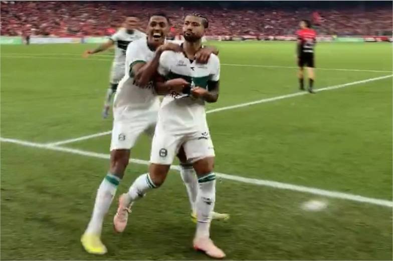 Pelo Paranaense, Coritiba vence o Athletico na Arena da Baixada