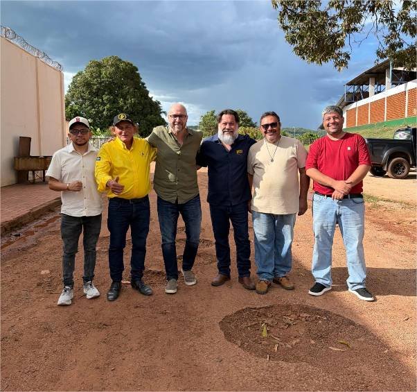 Beto Dois a Um e Fabio Garcia viabilizam 100 toneladas de massa asfáltica para Rosário