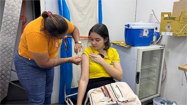 Cuiabá mantém vacinação contra a dengue para crianças e adolescentes de 10 a 14 anos