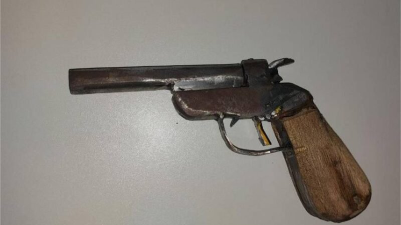 PM apreende adolescente e localiza arma de fogo escondida em câmara fria de supermercado