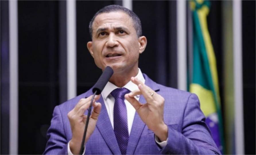 Deputado Coronel Assis aponta que desfile usou dinheiro público para promover Lula e praticar intolerância religiosa