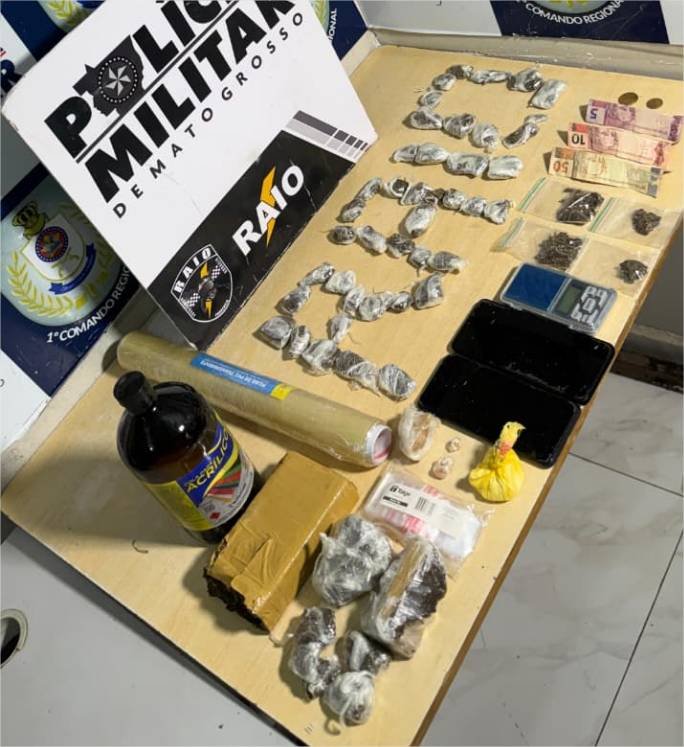 Policiais da Companhia Raio prendem dois homens por tráfico e apreendem 57 porções