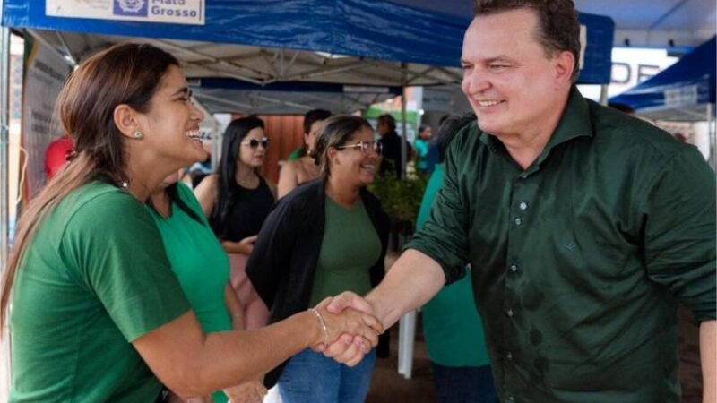 Max Russi acompanha assinaturas de convênios e entregas na região sul