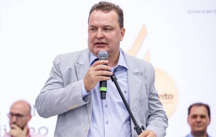 Max diz temer deepfakes na campanha: “Pode mudar um voto”