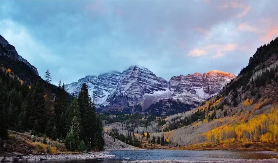 Por que o curso deste rio atravessa montanha? Um novo estudo descobriu
