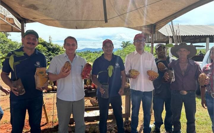 Wilson Santos prestigia evento e defende cacau como alternativa de renda na Baixada Cuiabana