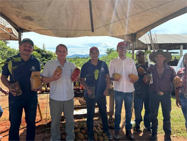 Wilson Santos prestigia evento e defende cacau como alternativa de renda na Baixada Cuiabana
