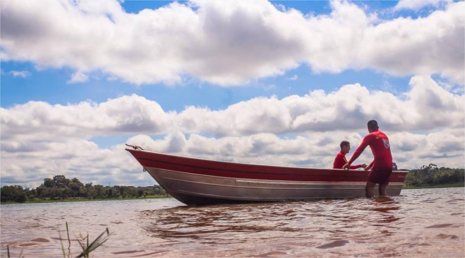 Bombeiros salvam mulher arrastada pela correnteza do Rio Araguaia