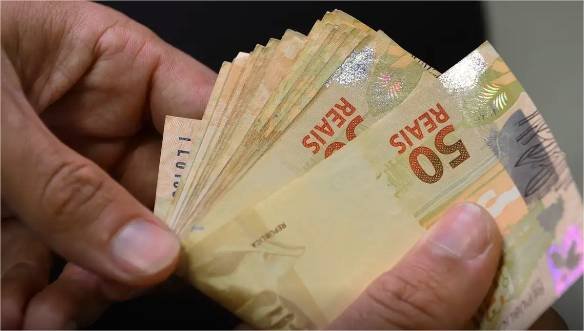 Governo envia alertas sobre imposto de renda pelo Gov.br e WhatsApp