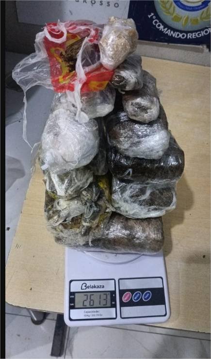 Polícia Militar prende quadrilha suspeita por tráfico de drogas em Cuiabá