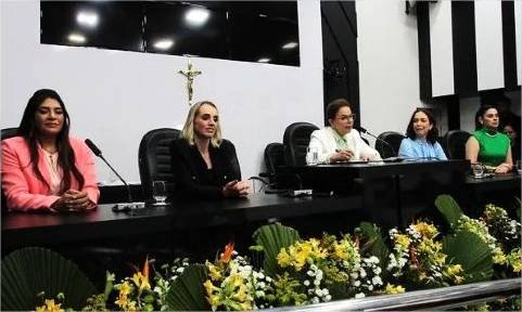Câmara de Cuiabá enfrenta crise interna e tensão institucional em meio à primeira Mesa Diretora exclusivamente feminina