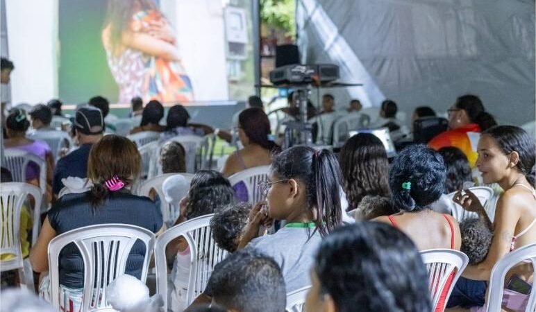Cinema Itinerante já percorreu bairros de Cuiabá e Várzea Grande e levou sessões gratuitas a cerca de cinco mil pessoas