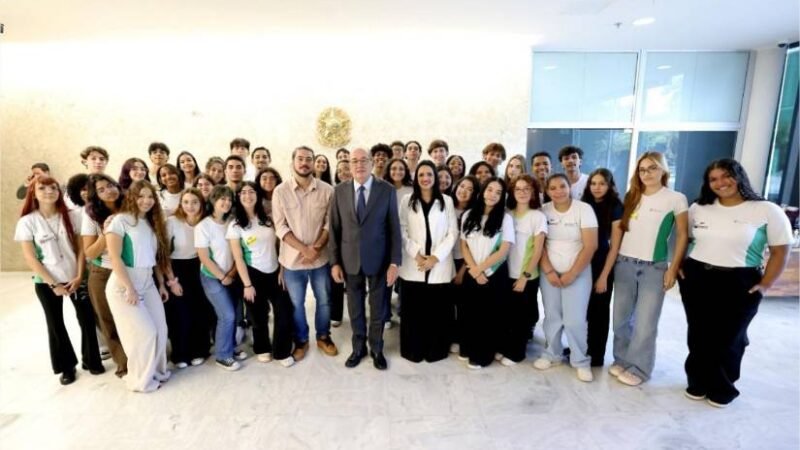 Alunos do IFMT acompanham sessão no STF e vivenciam os Três Poderes em Brasília