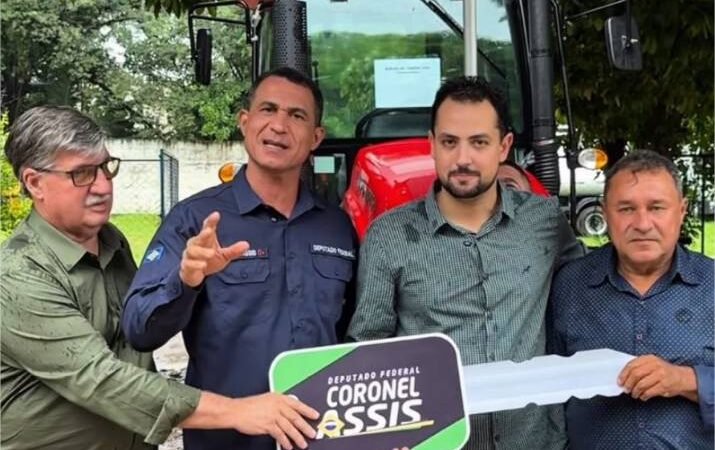 Coronel Assis amplia apoio aos municípios e entrega mais de R$ 1,3 milhão em maquinários
